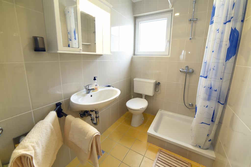 Apartments Galic Kampor ภายนอก รูปภาพ